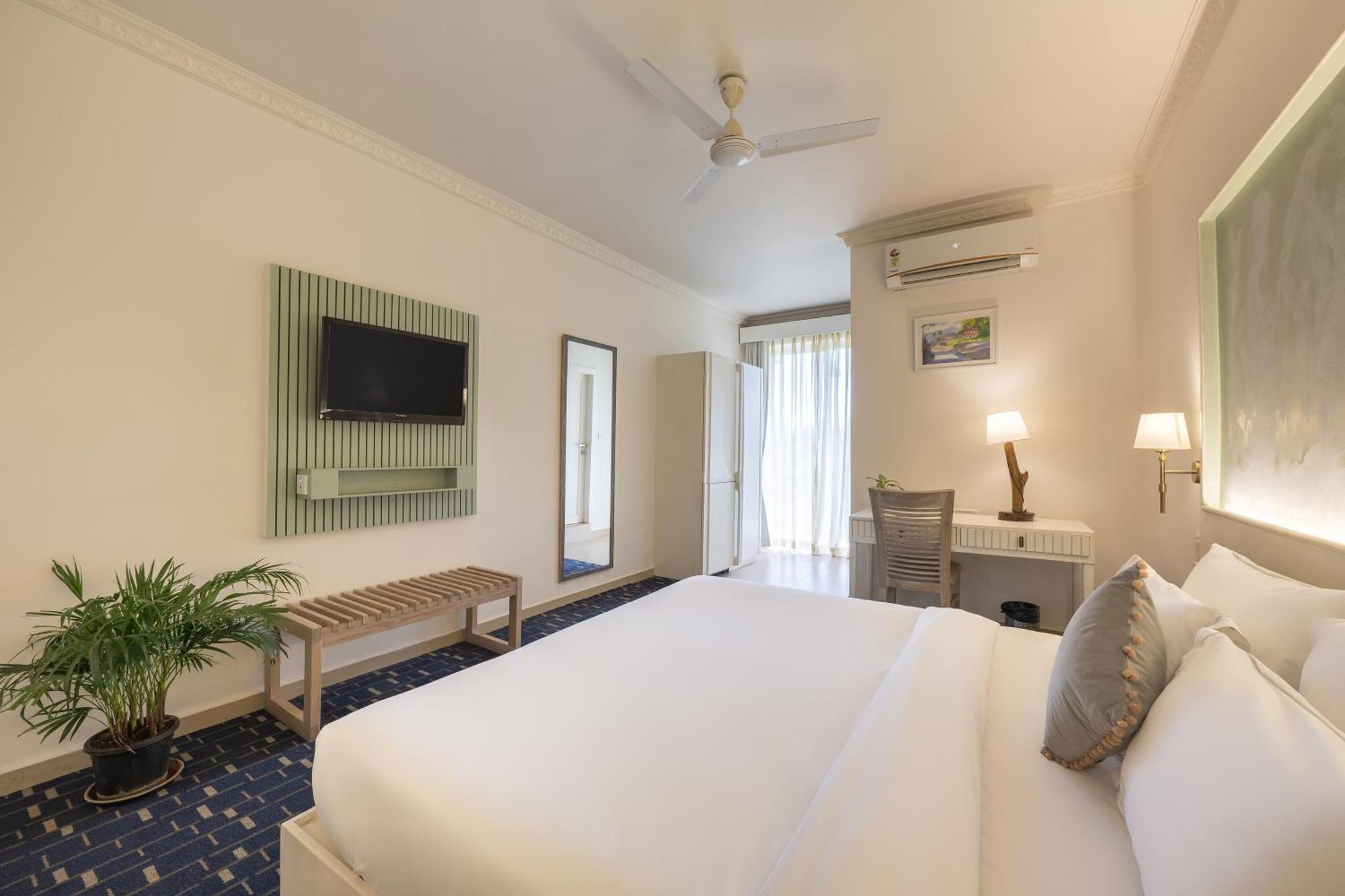 Echor Samara Morjim Goa Sea View Restro Hotel Kültér fotó