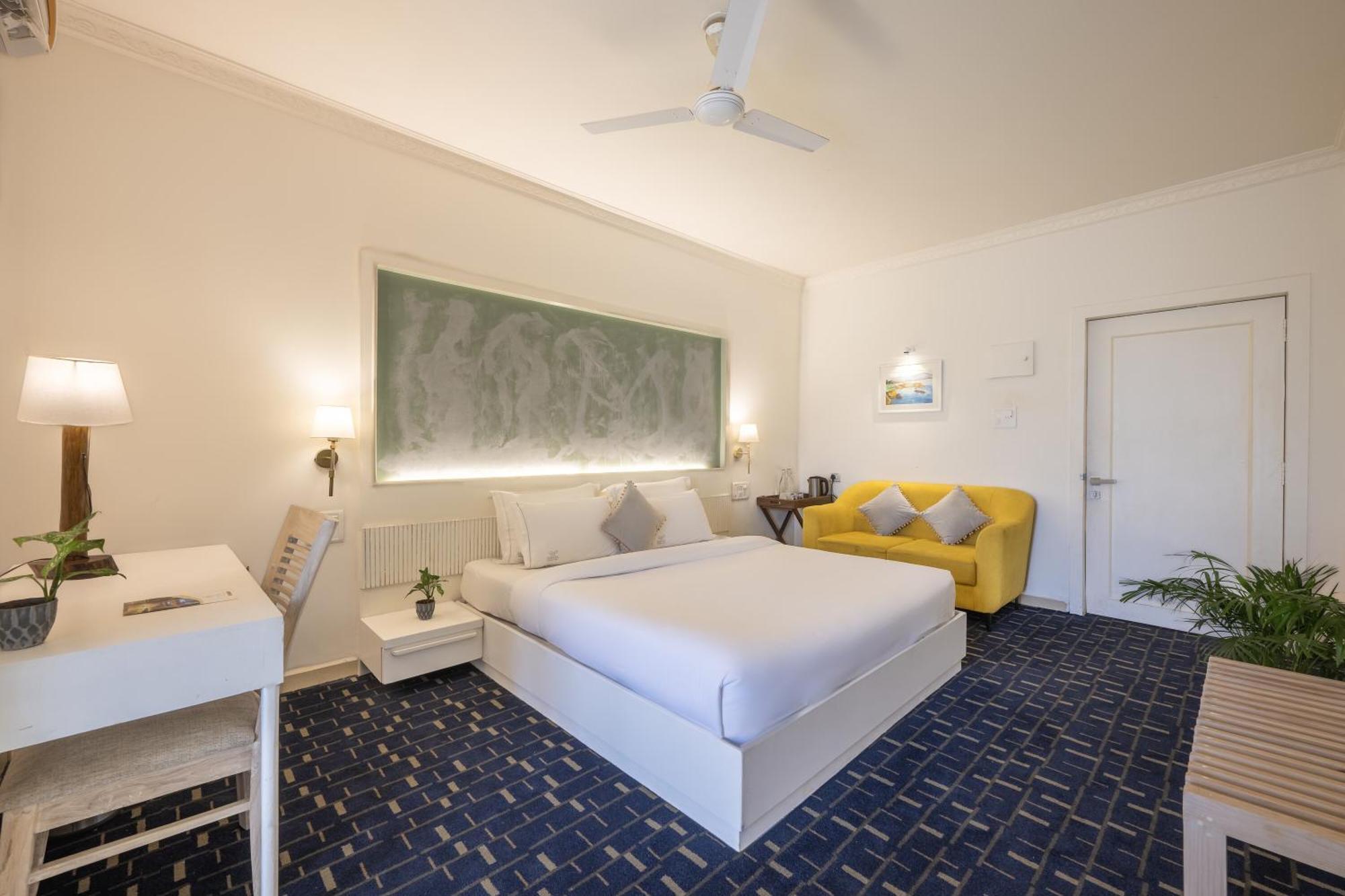 Echor Samara Morjim Goa Sea View Restro Hotel Kültér fotó