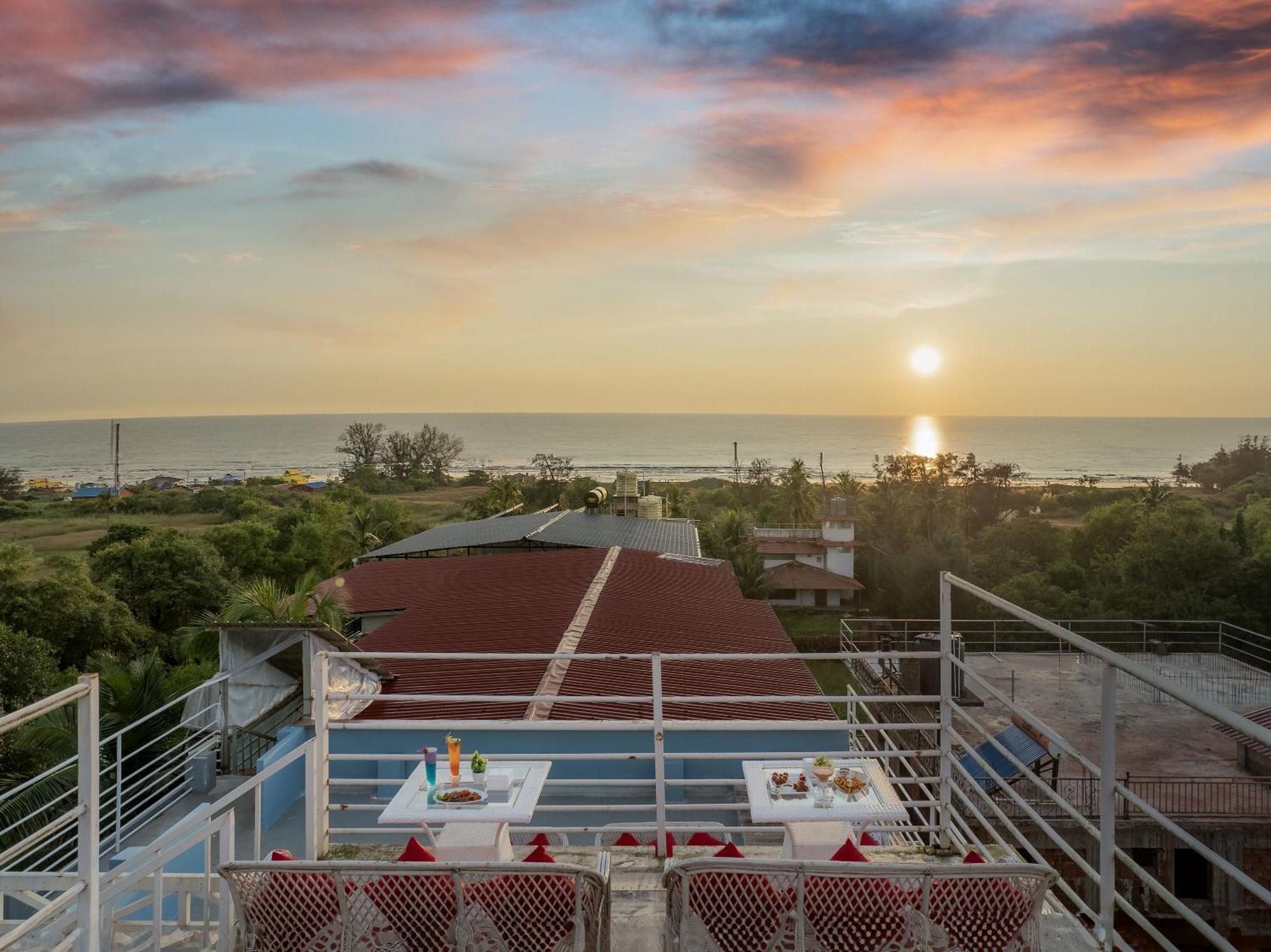 Echor Samara Morjim Goa Sea View Restro Hotel Kültér fotó